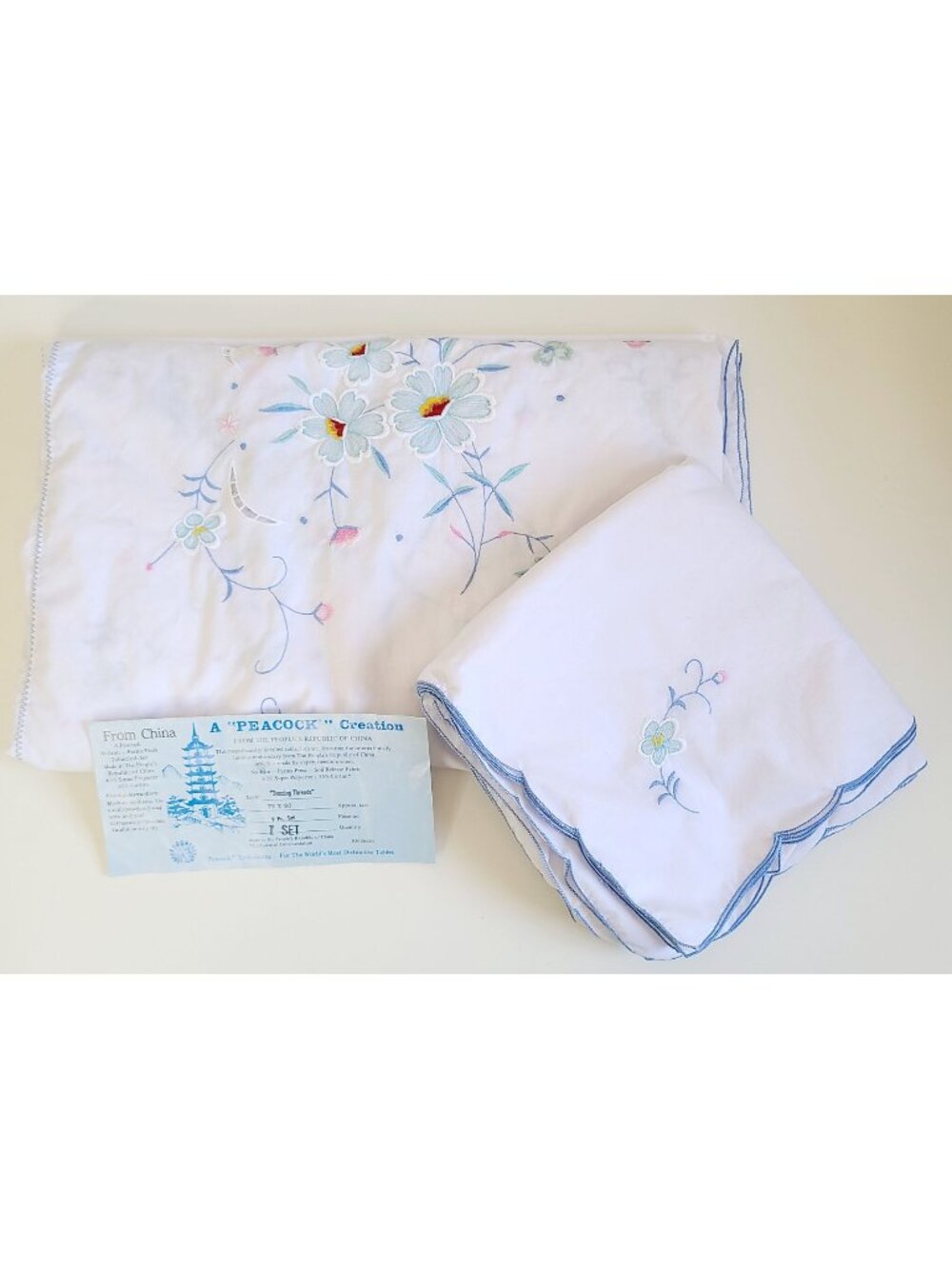 Vintage Linen Tablecloth Peacock Set With Embroidered Daisies Perma Press *READ*